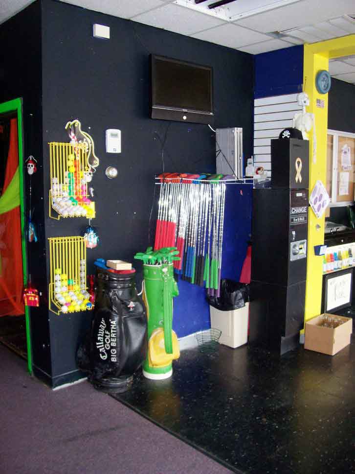 18 hole glow in the dark mini putt putt Golf Course
