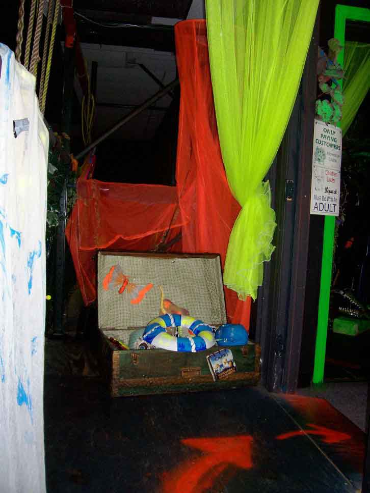 18 hole glow in the dark mini putt putt Golf Course