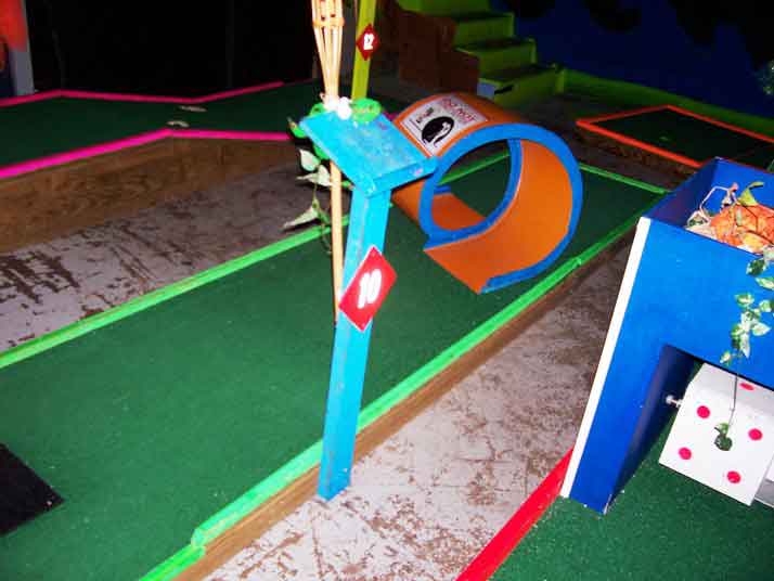 18 hole glow in the dark mini putt putt Golf Course