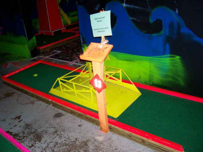 18 hole glow in the dark mini putt putt Golf Course