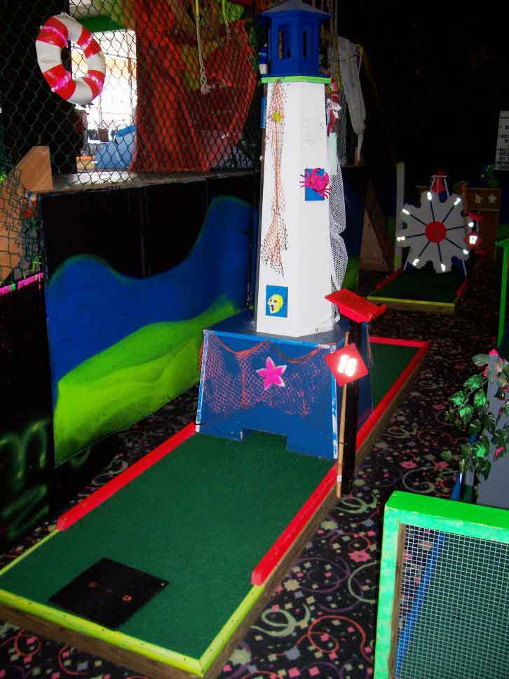 18 hole glow in the dark mini putt putt Golf Course