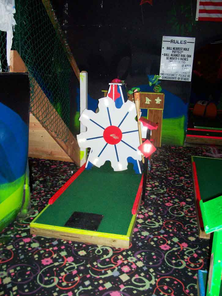 18 hole glow in the dark mini putt putt Golf Course