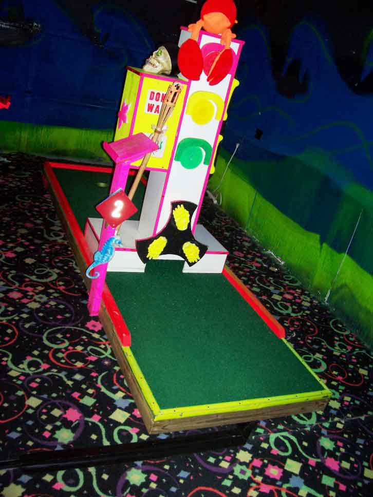 18 hole glow in the dark mini putt putt Golf Course