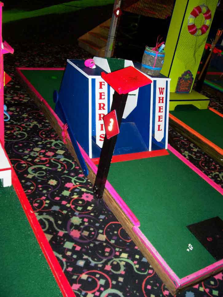 18 hole glow in the dark mini putt putt Golf Course