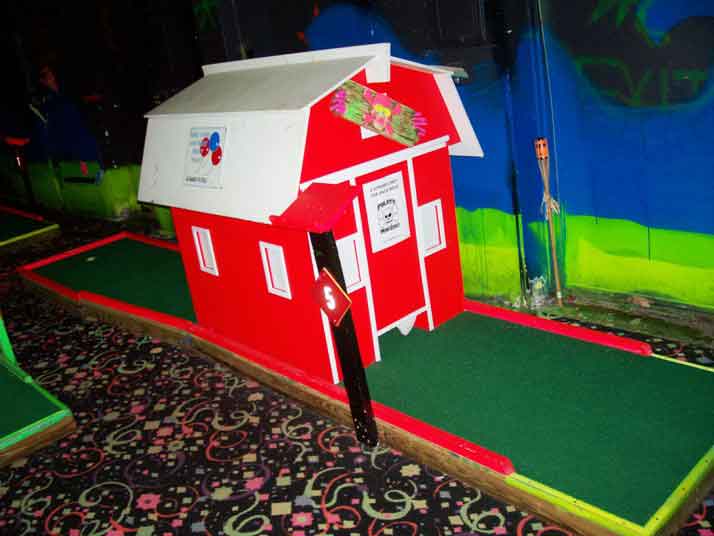 18 hole glow in the dark mini putt putt Golf Course