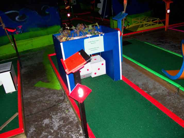 18 hole glow in the dark mini putt putt Golf Course